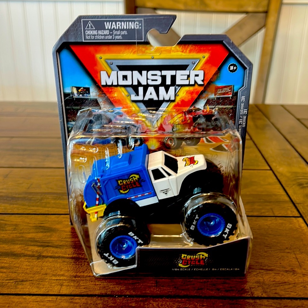 Monster Jam CRUSH CYCLE Monster Truck 1:64